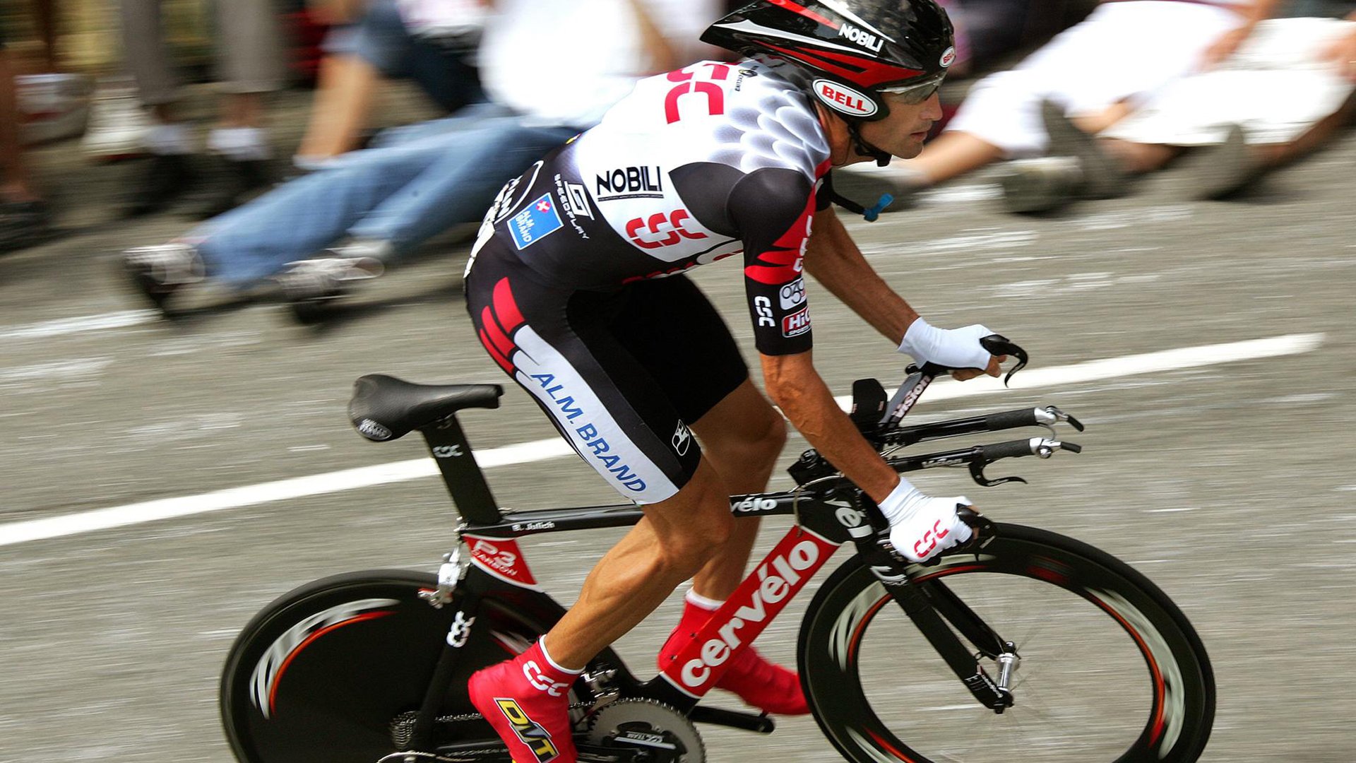 “冠军的瞬间：感人全场的夺冠时刻”，冠军的视频